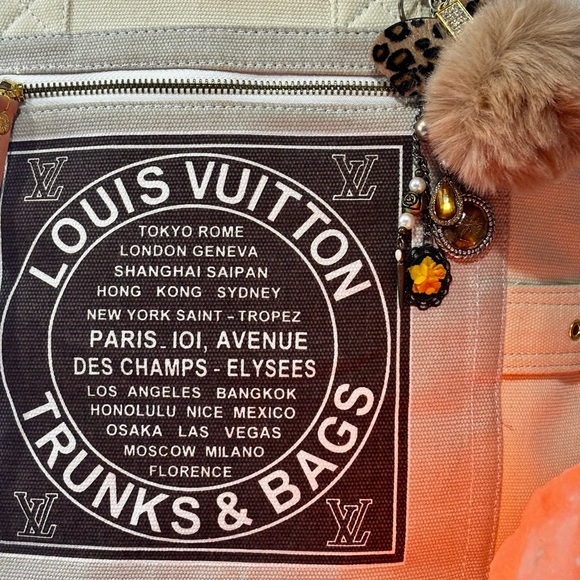 Chic Leopard Pom Pom Keychain bag tote purse Charms - Picture 10 of 10